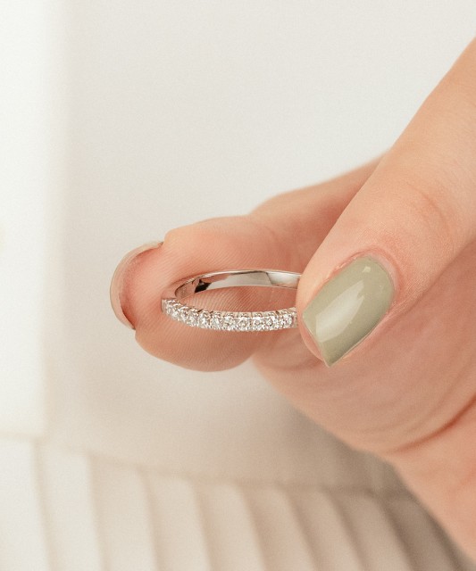 Balto aukso žiedas su briliantais (0.22ct)