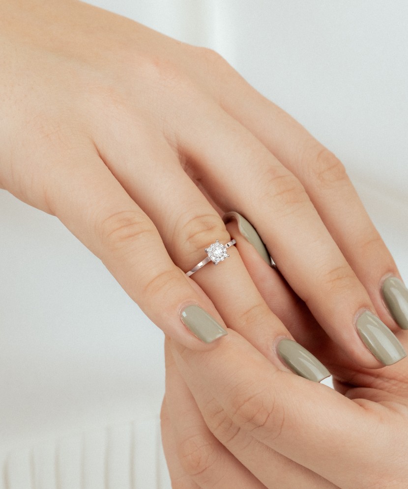 Balto aukso žiedas su briliantais