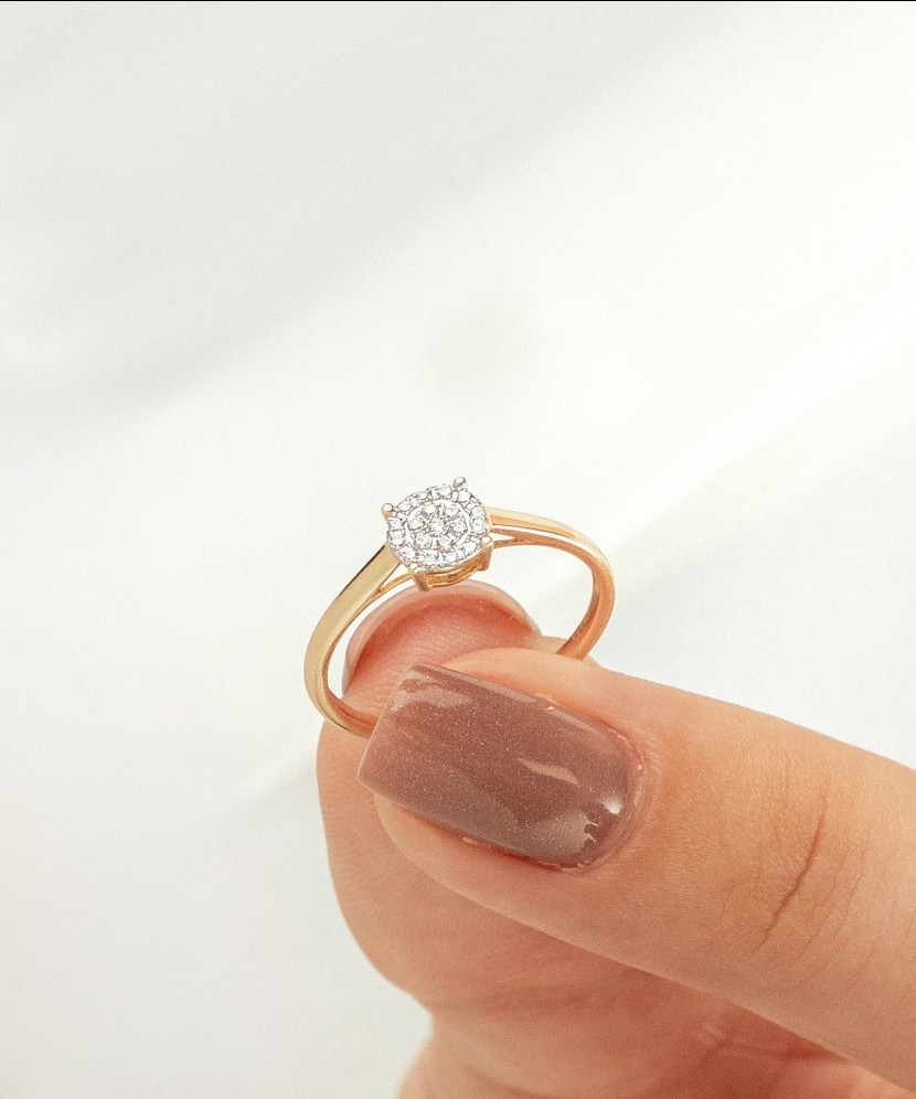 Auksinis žiedas su deimantais