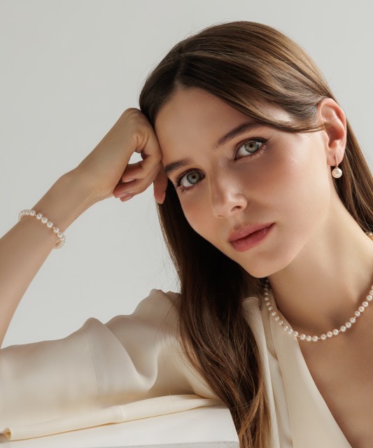 Perlų apyrankė su auksu