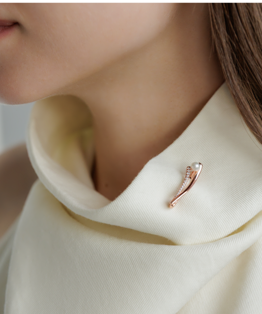 Paauksuota Sidabrinė sagė su perlais ir cirkoniais