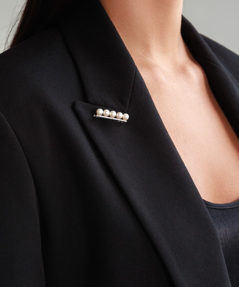 Sidabrinė sagė su perlais ir cirkoniais