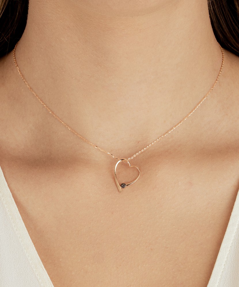 Auksinis pakabukas su juodaisiais deimantais "Širdelė"