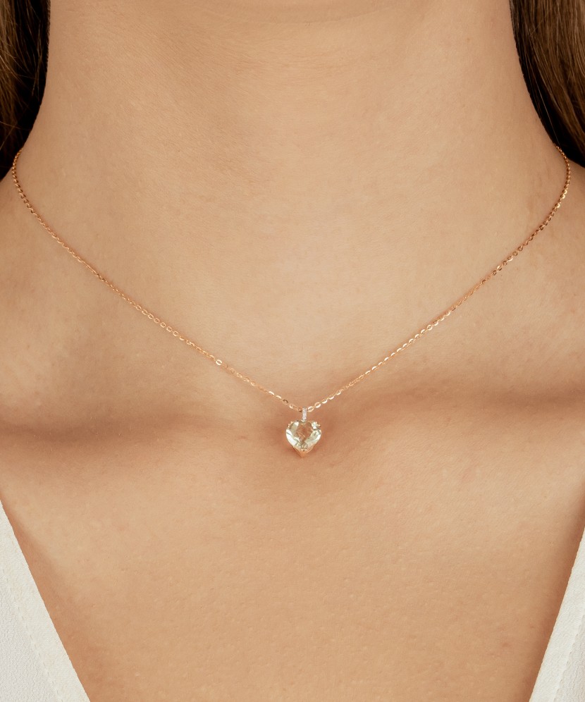 Auksinis pakabukas su žaliuoju ametistu ir deimantais