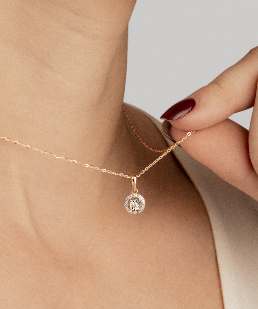 Auksinis pakabukas su deimantais