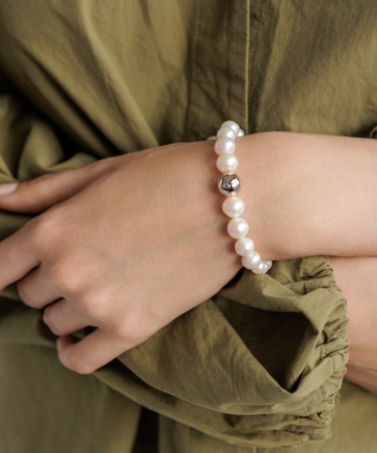 Perlų apyrankė su sidabru