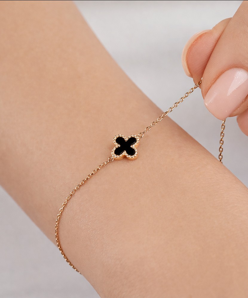 Auksinė apyrankė su oniksu