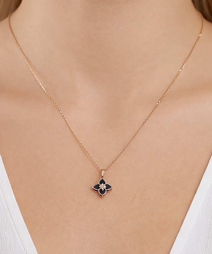 Auksinis pakabukas su oniksu ir cirkoniais