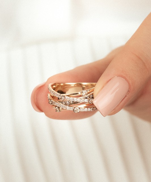 Geltono aukso žiedas su konjakiniais ir baltaisiais deimantais 0,80ct