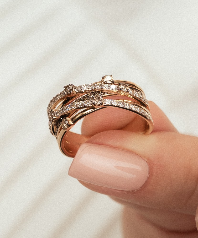 Geltono aukso žiedas su konjakiniais ir baltaisiais deimantais 0,80ct