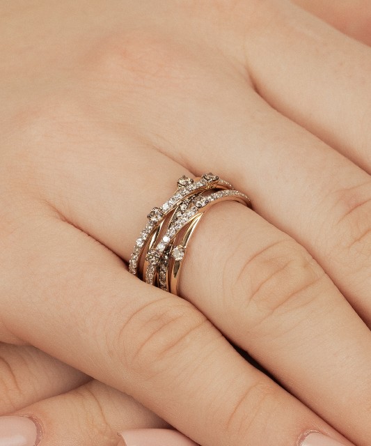 Geltono aukso žiedas su konjakiniais ir baltaisiais deimantais 0,80ct