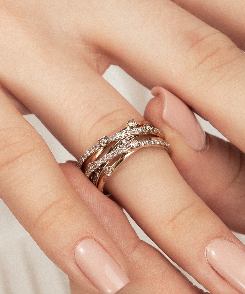 Geltono aukso žiedas su konjakiniais ir baltaisiais deimantais 0,80ct