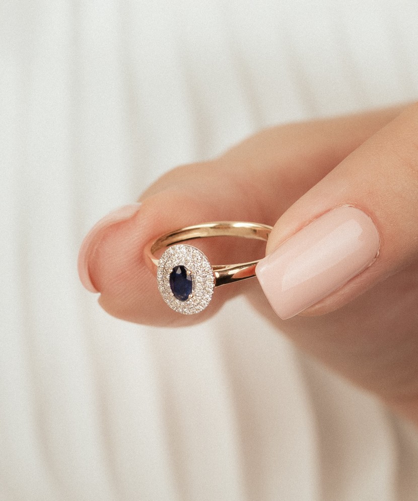 Geltono aukso žiedas su safyrais ir deimantais