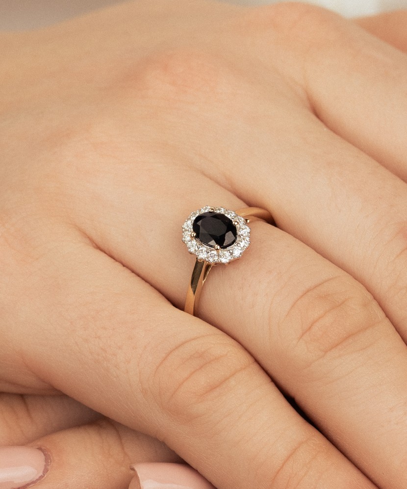 Geltono aukso žiedas su safyrais ir deimantais