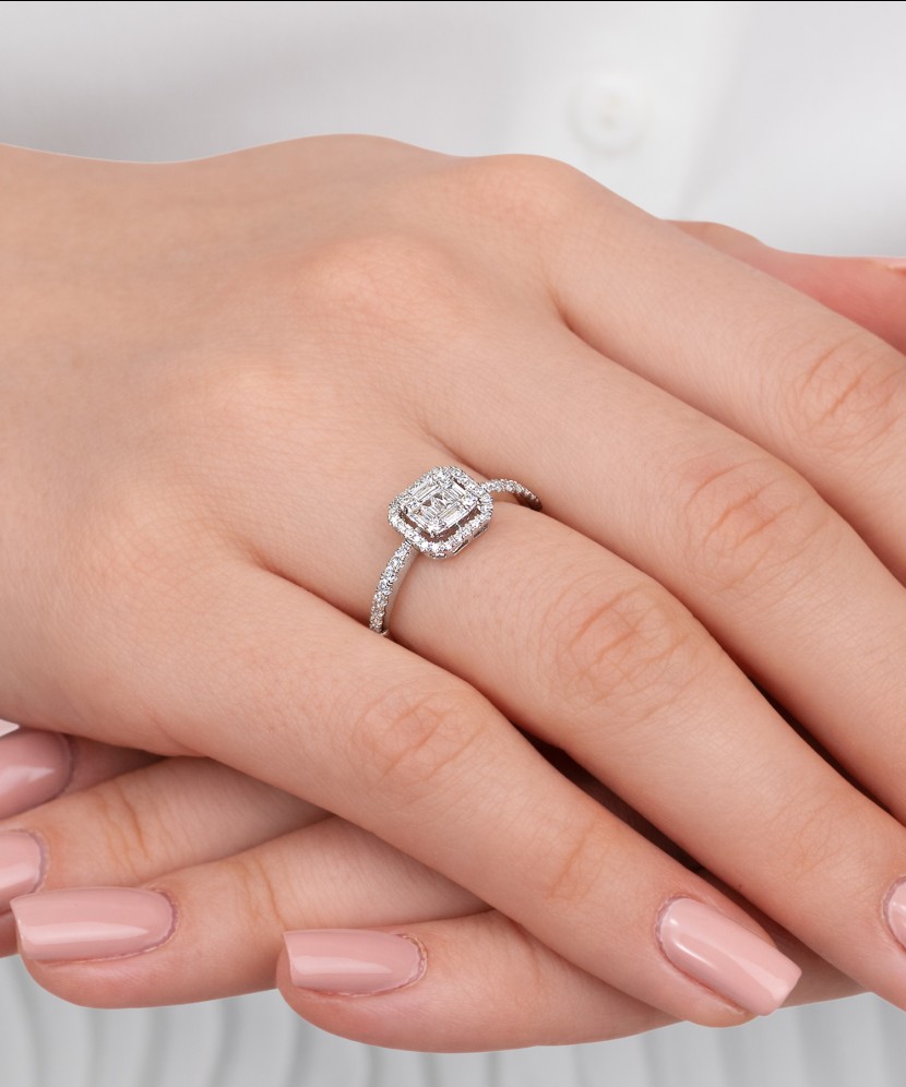 Balto aukso žiedas su deimantais