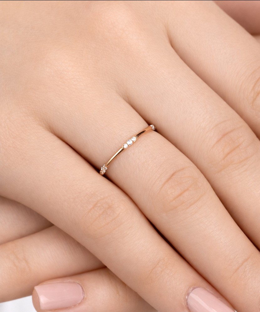 Auksinis žiedas su cirkoniais