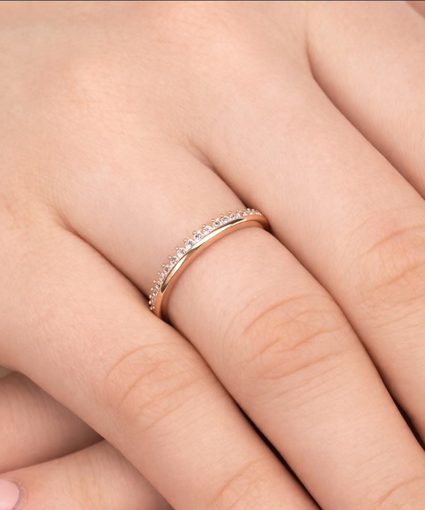 Auksinis žiedas su cirkoniais