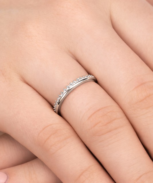 Balto aukso žiedas su cirkoniais