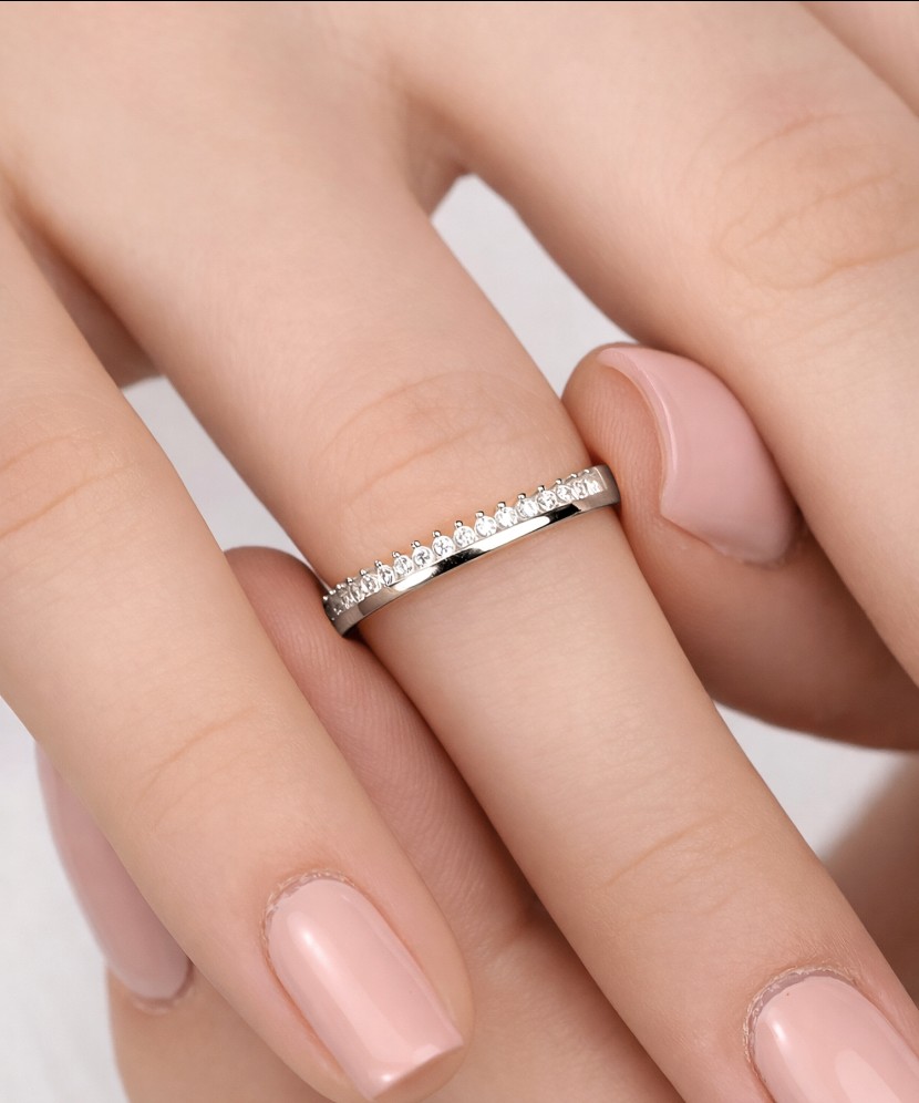 Balto aukso žiedas su cirkoniais