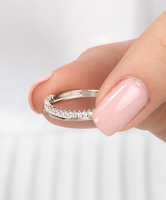 Balto aukso žiedas su cirkoniais