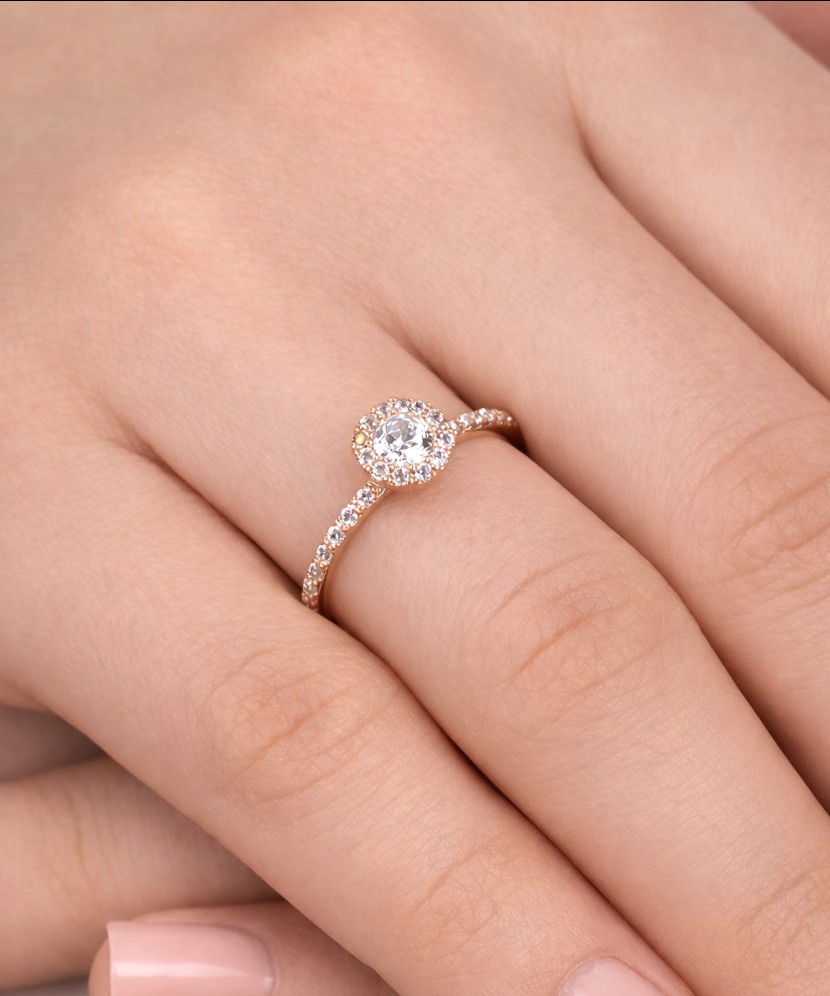 Auksinis žiedas su cirkoniais