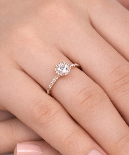 Auksinis žiedas su cirkoniais