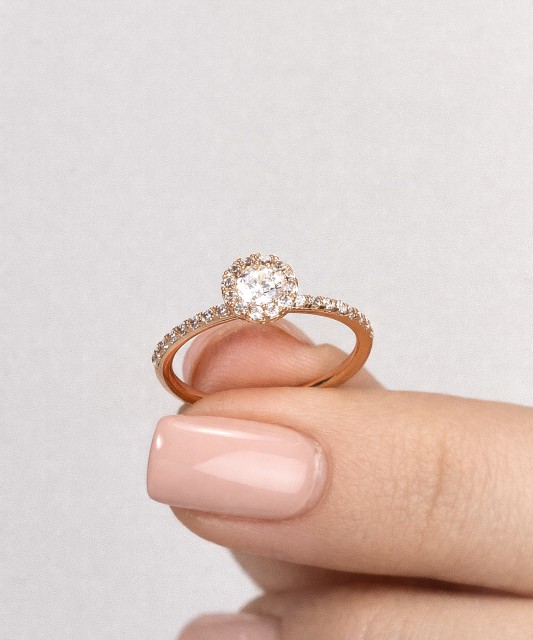 Auksinis žiedas su cirkoniais