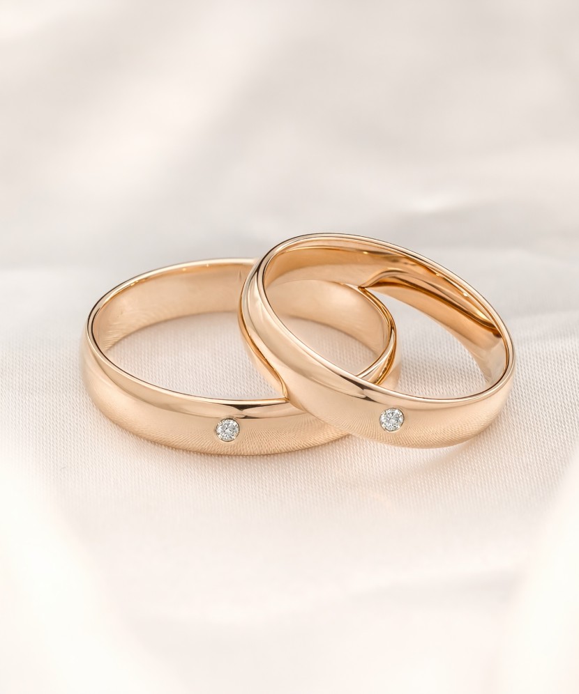 Auksinis vestuvinis žiedas su deimantu 5mm su komfortu