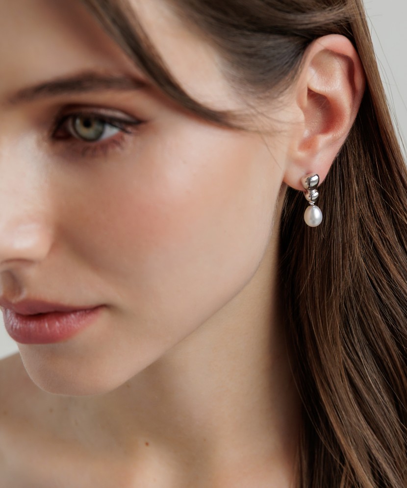 Sidabriniai auskarai su perlais