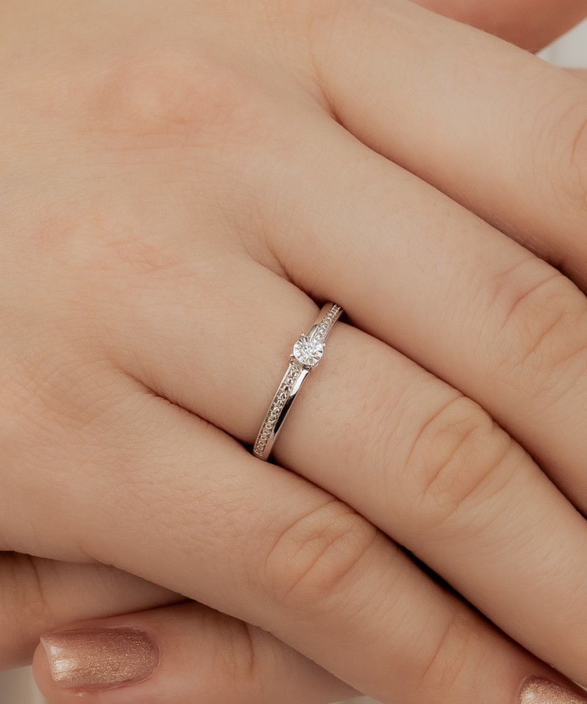 Balto aukso žiedas su deimantais