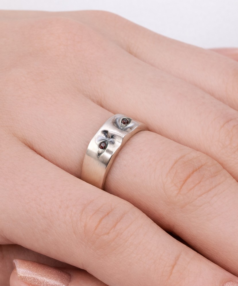 Sidabrinis žiedas su kristalais