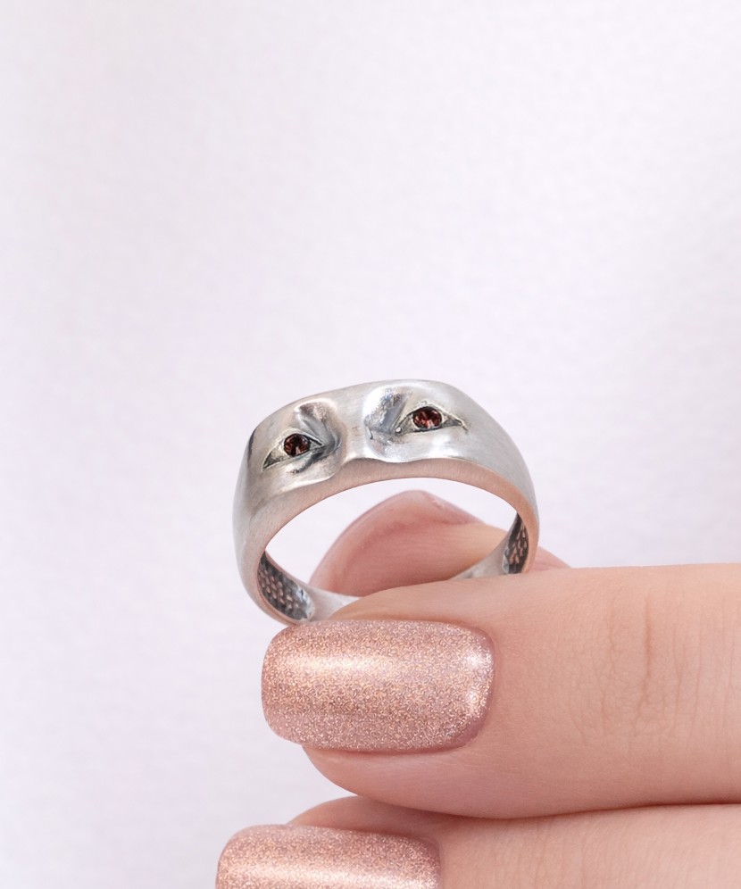 Sidabrinis žiedas su kristalais