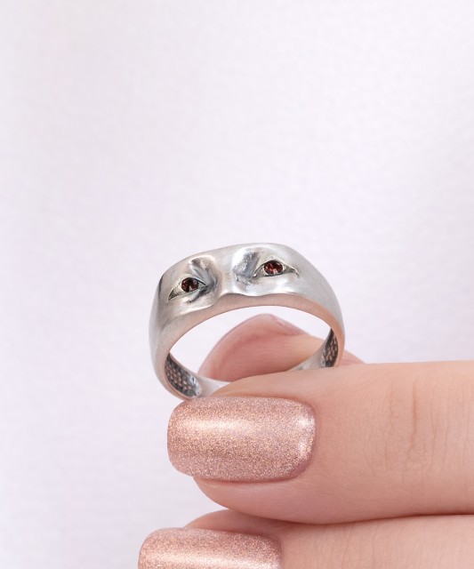 Sidabrinis žiedas su kristalais