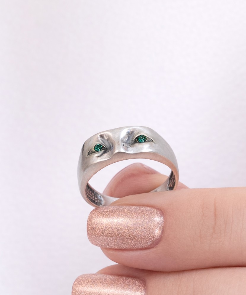 Sidabrinis žiedas su kristalais