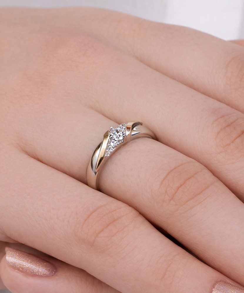 Sidabrinis žiedas dengtas auksu su cirkoniais