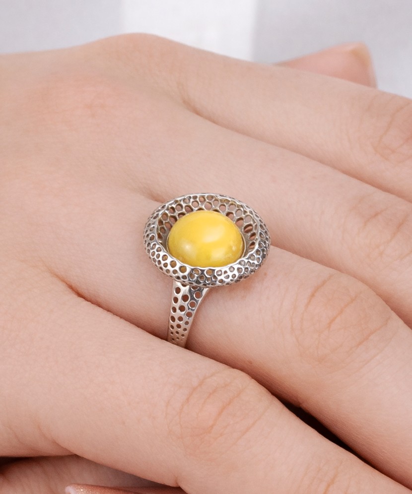 Sidabrinis žiedas su gintaru