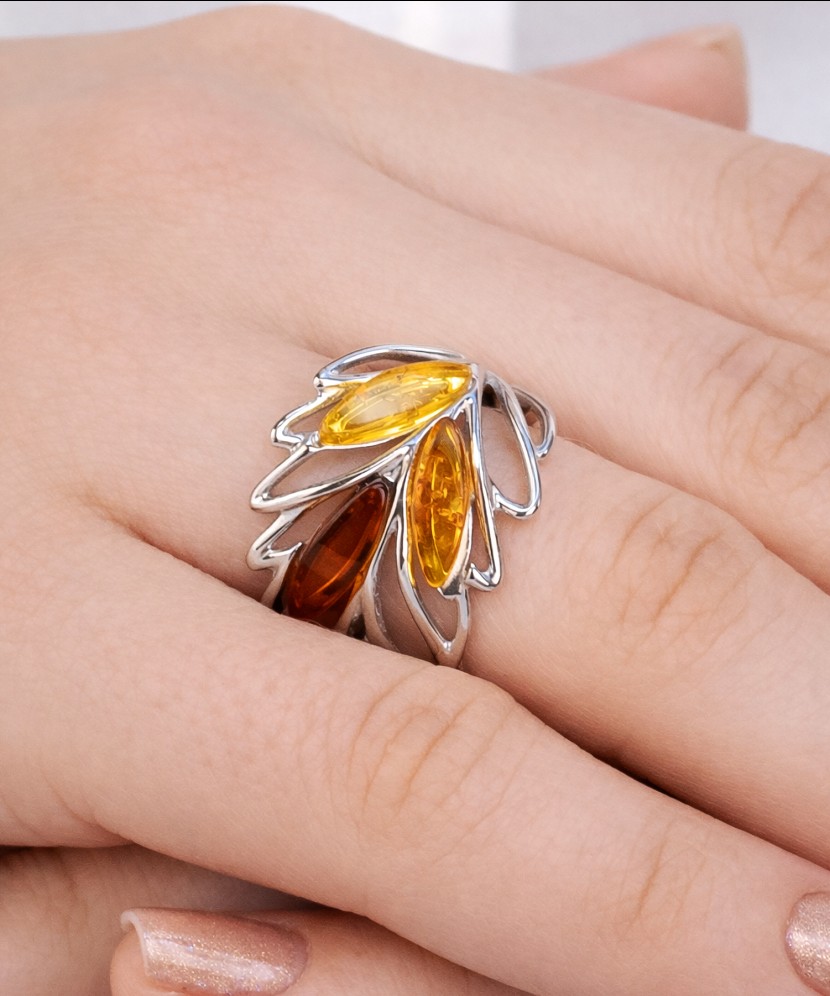 Sidabrinis žiedas su gintaru