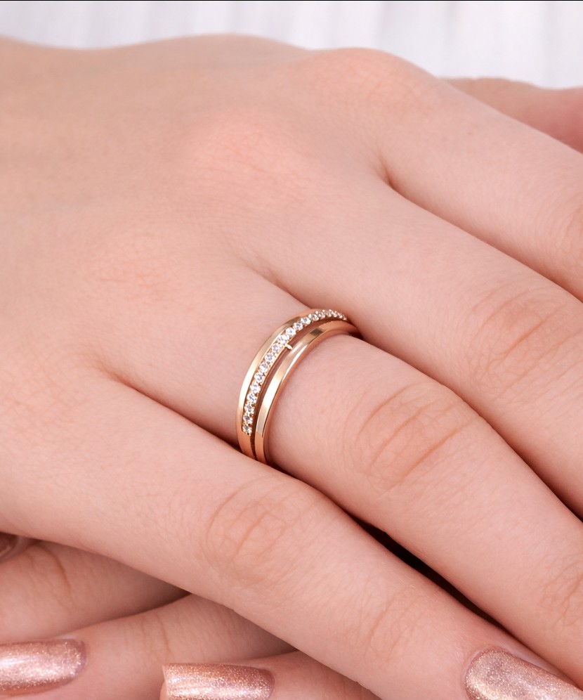 Auksinis žiedas su cirkoniais