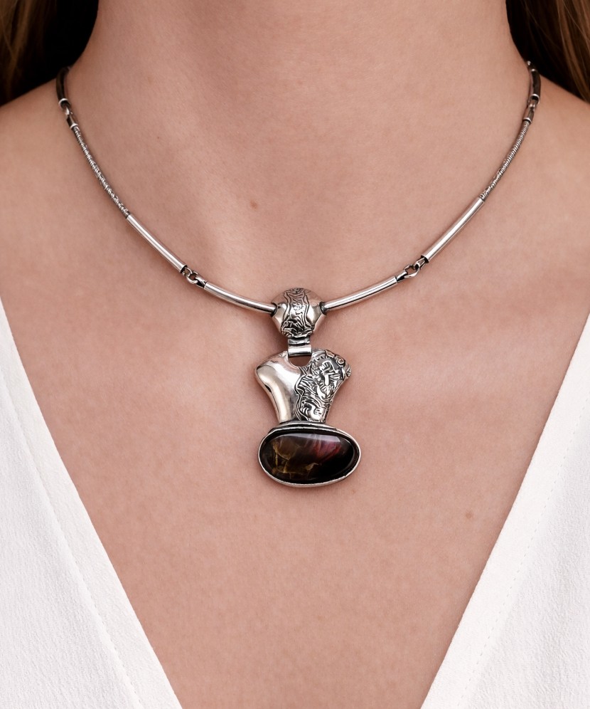 Sidabrinis koljė su labradorito pakabuku