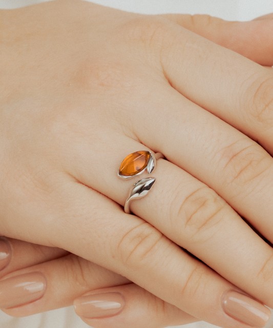 Sidabrinis žiedas su gintaru