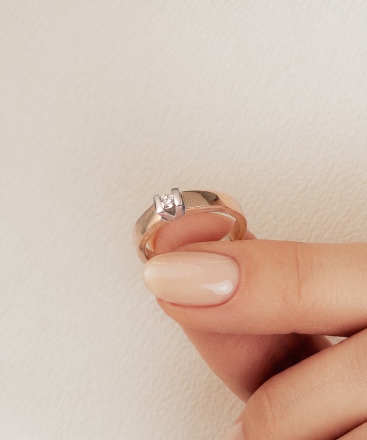 Auksinis žiedas su briliantu 0,146ct  - Goldinga