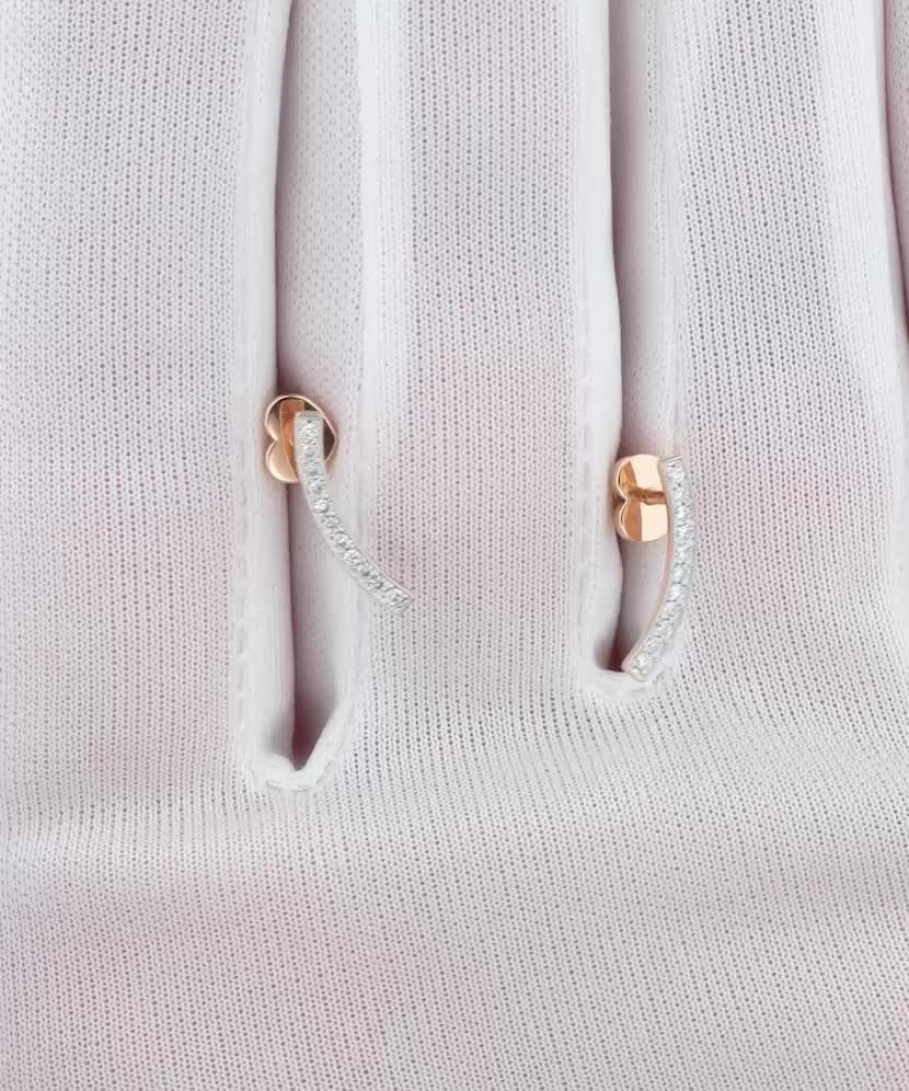 Auksiniai auskarai su deimantais