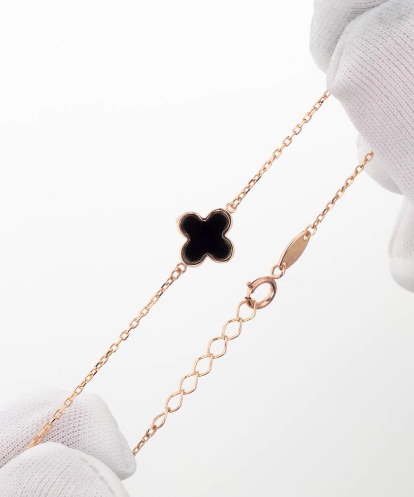 Auksinė apyrankė su oniksu