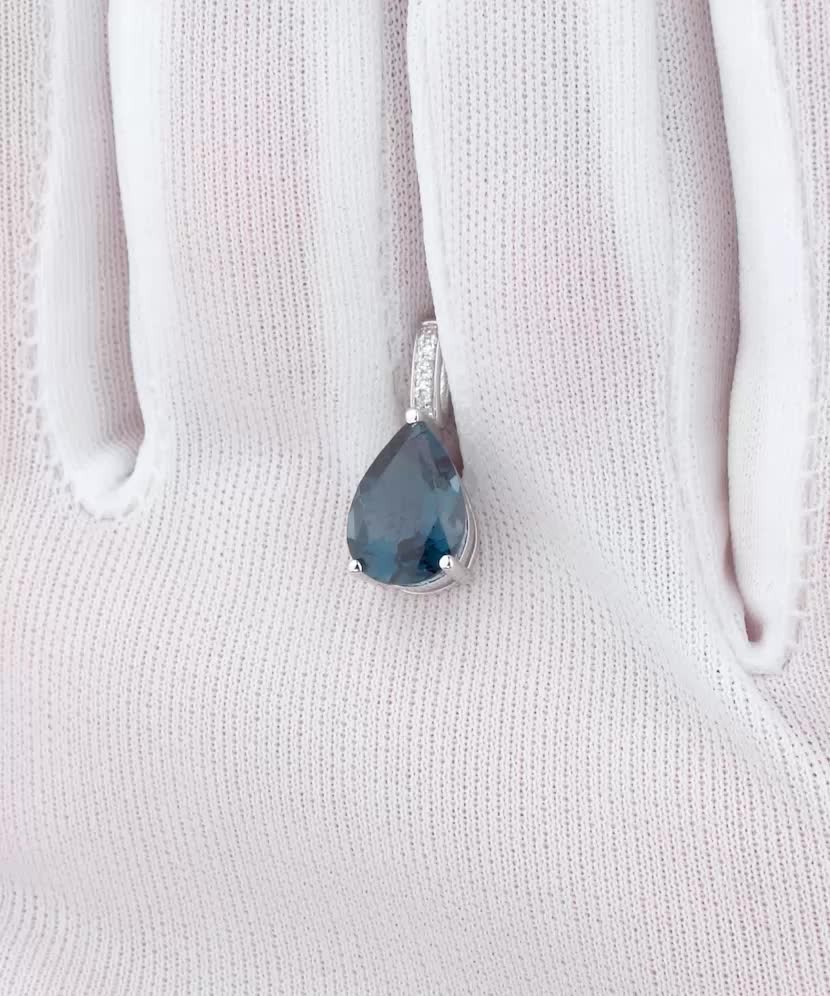 Balto aukso pakabukas su deimantais ir London topazu