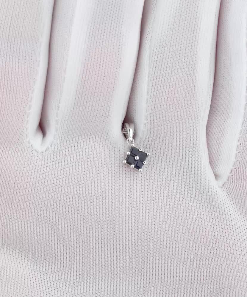 Balto aukso pakabukas su safyrais