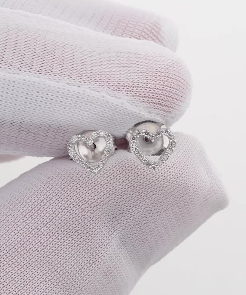 Balto aukso auskarai su deimantais "Širdelė"