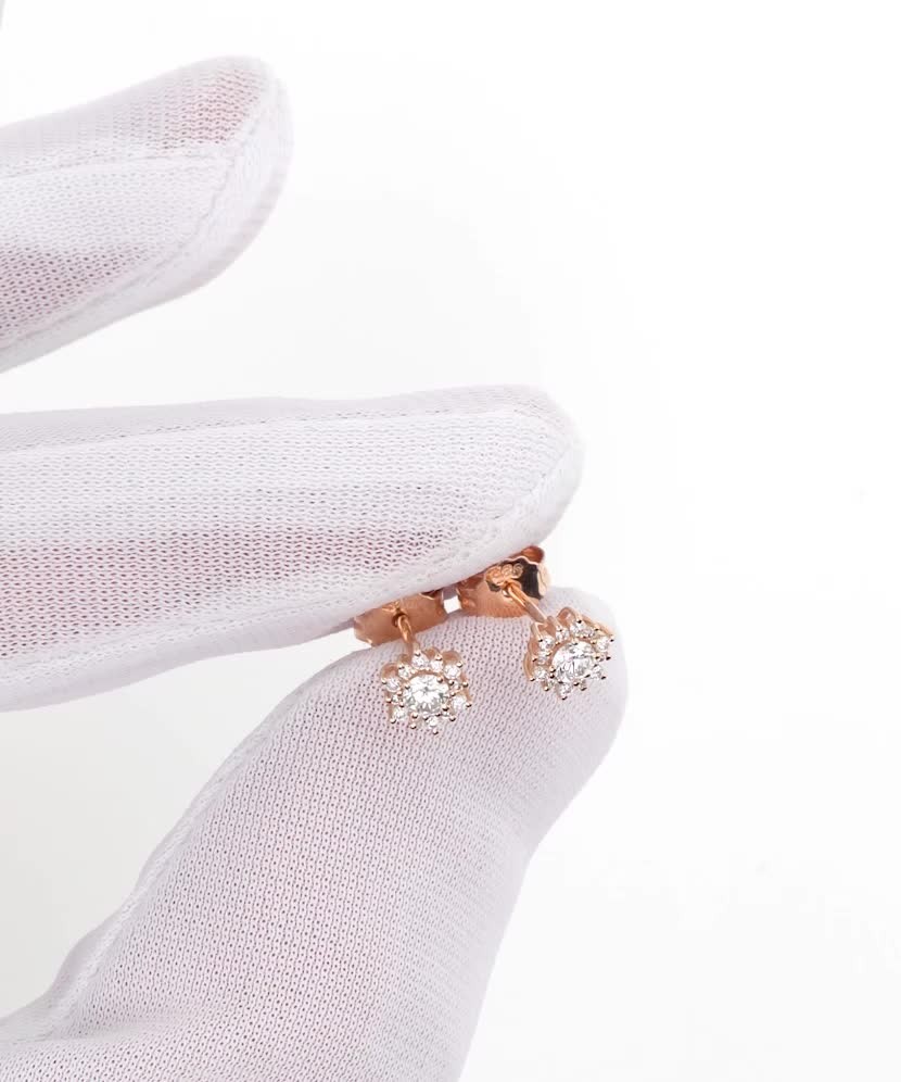 Auksiniai auskarai su deimantais