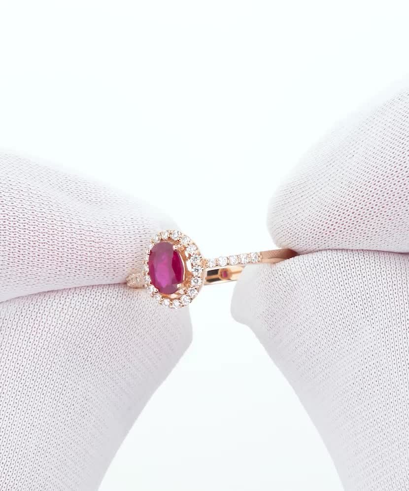 Auksinis žiedas su rubinu ir deimantais