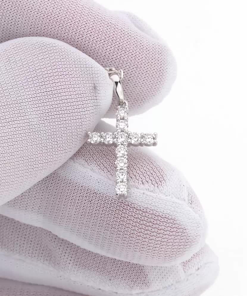 Balto aukso pakabukas su deimantais "Kryželis"