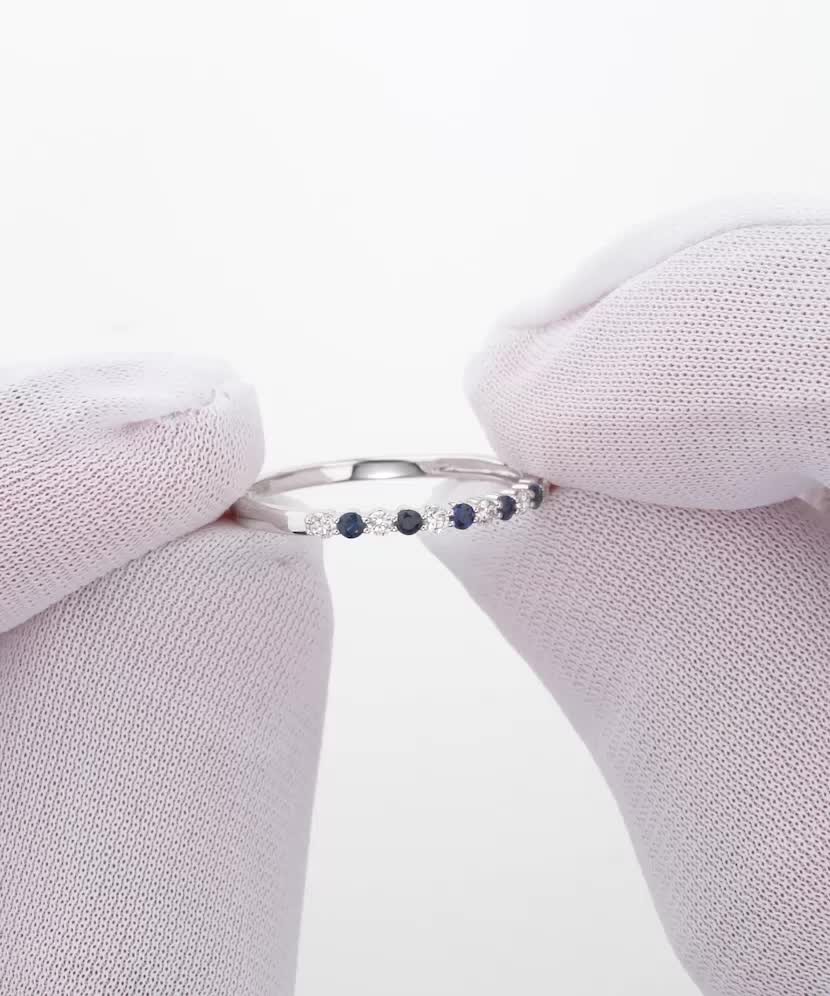 Balto aukso žiedas su safyrais ir deimantais